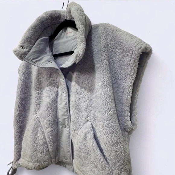 NWOT FREE PEOPLE Scout It Out Fleece Vest - Picture 5 of 8